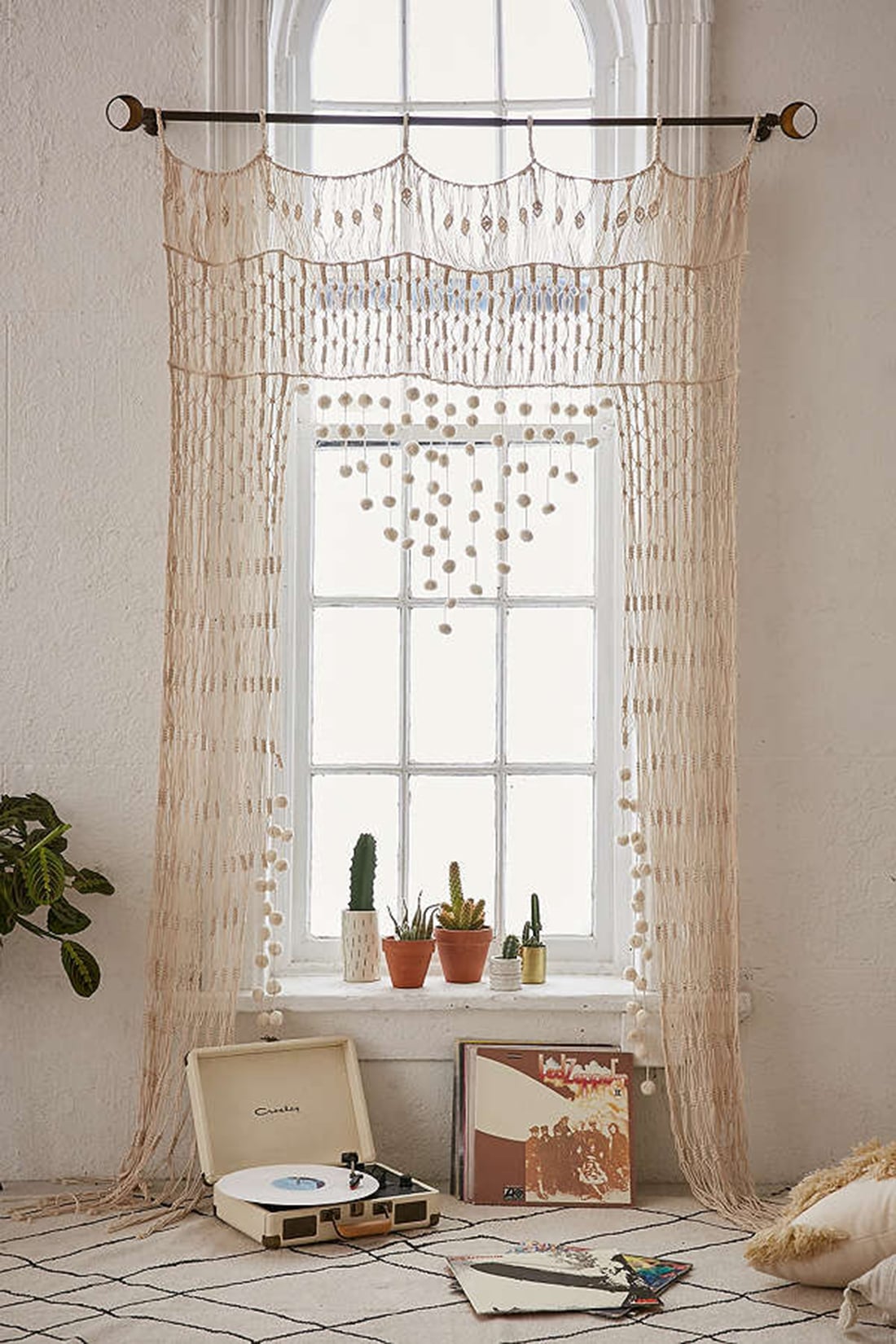 7 Signs Boho Decor is the Right Home Style for You • Little Gold Pixel • Click through to find out if you're compatible with boho chic/bohemian decor!