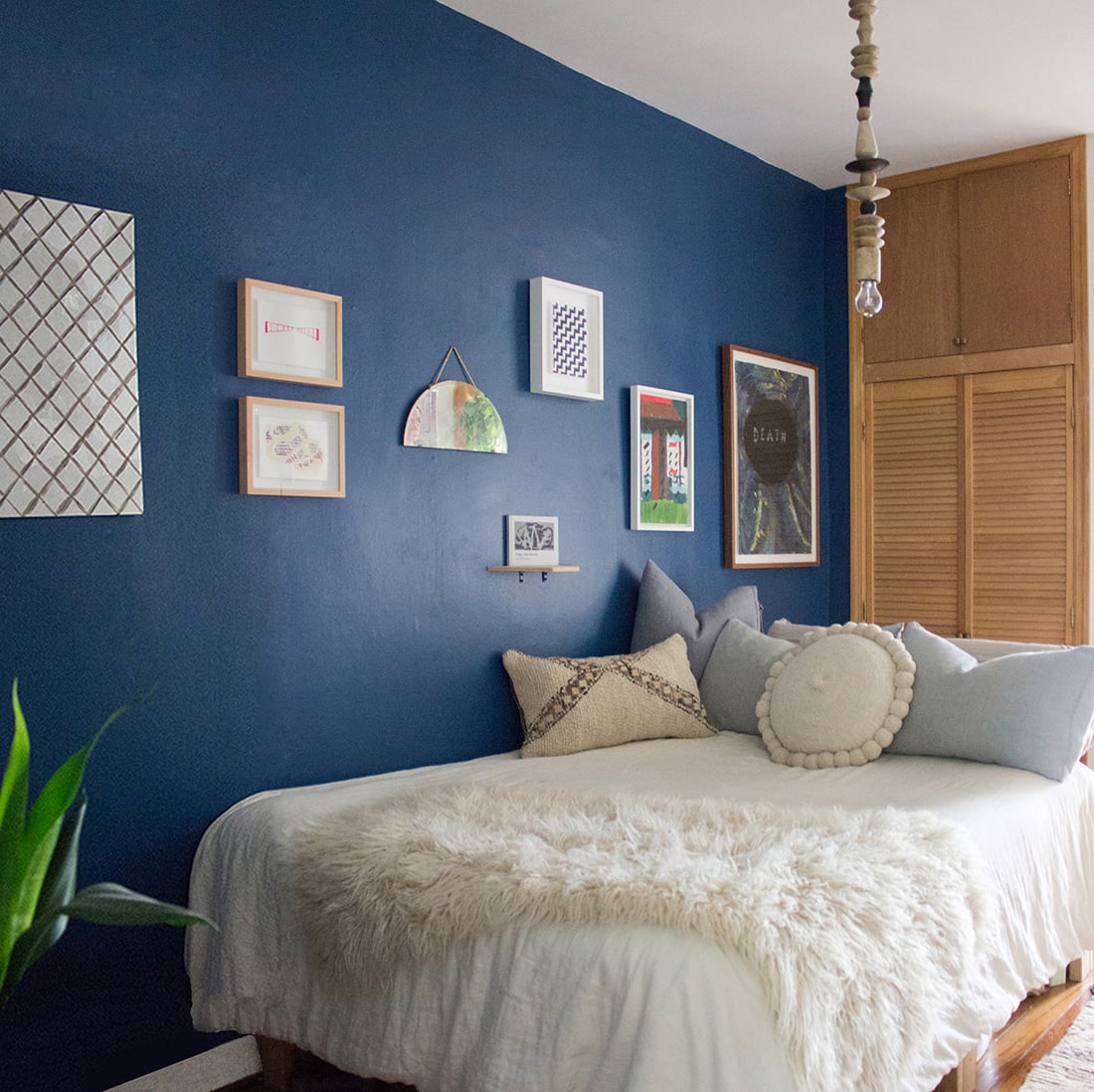 In this installment of the Wall Around the World home tour series, Mallory gives us the inside scoop on her global cool gallery walls and California-cool-meets-Mid-Century Modern home decor. • Little Gold Pixel • Photo © Mallory Fletchall