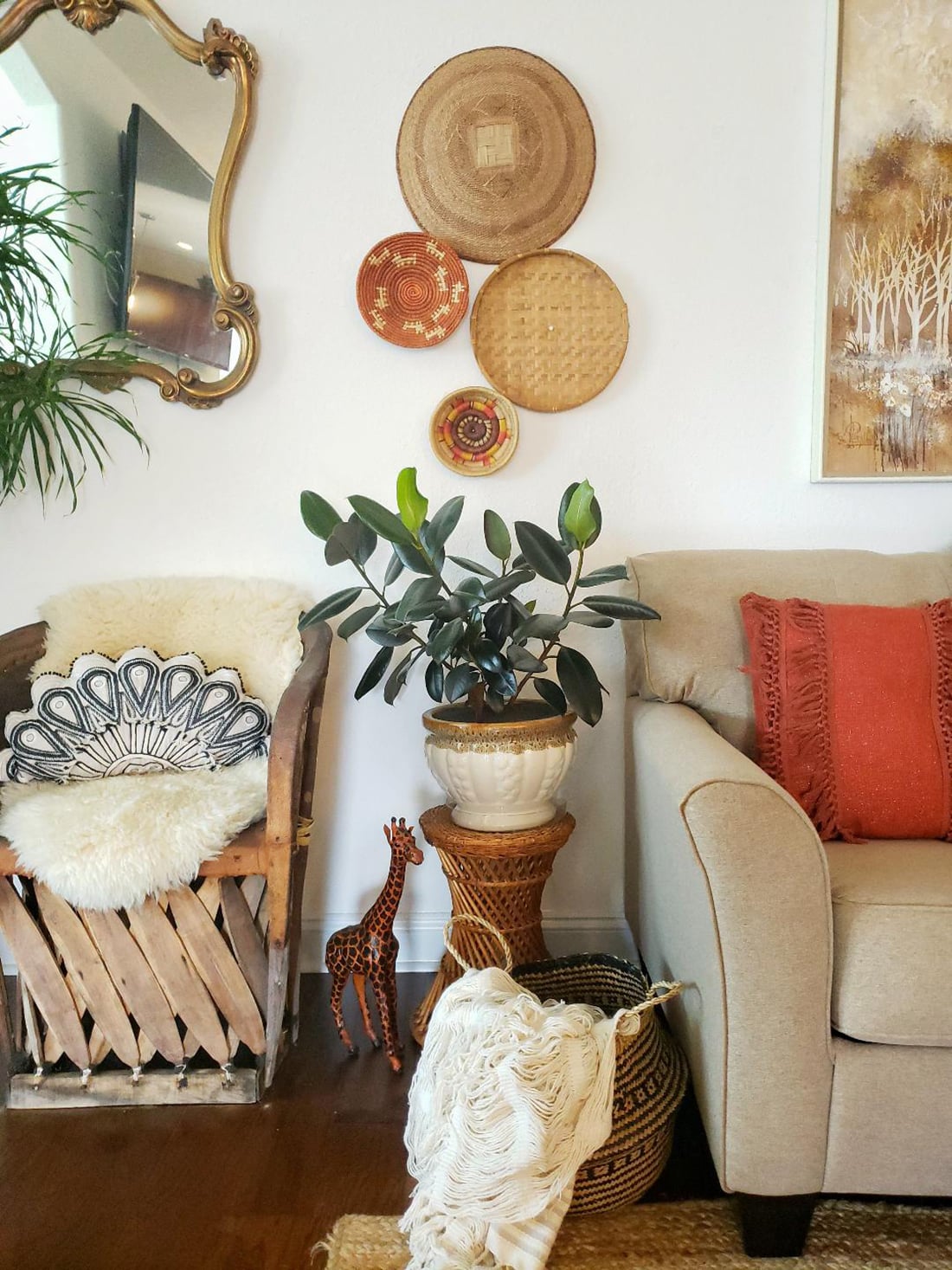 Thrifty Bohemian Decor • Wall Around the World • Little Gold Pixel • All photos © Tracey Hairston • Come inside Tracey's Virginia home and get the secrets of her thrifty bohemian gallery walls in the latest installment of Wall Around the World. #thrifty #bohemian #boho #decor #gallerywalls #gallerywallideas